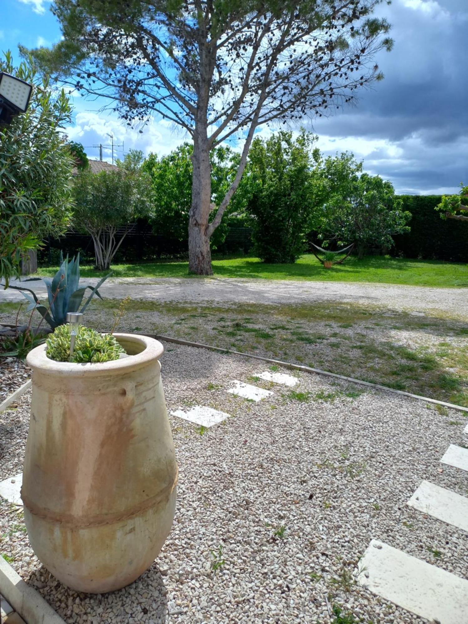 Lamathye Aramon Exterior foto